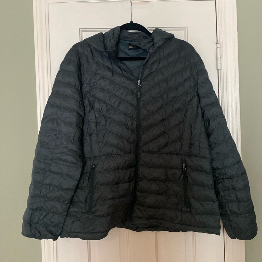 Compact 32 degree jacket. Dark Green